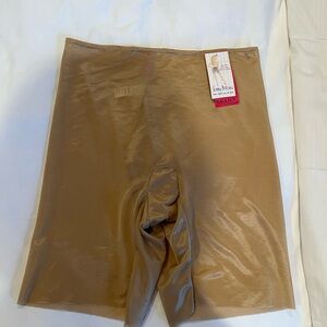 SPANX nude short. Size XL. NWT